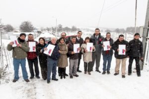 Vecinos de sector periurbano sur de Punta Arenas reciben títulos de dominio