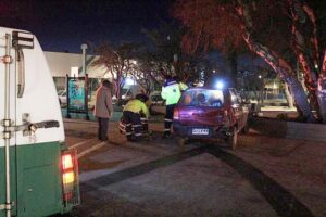 Conductor de camioneta origina accidente y se da a la fuga