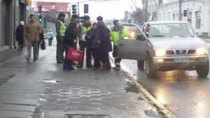 Con fractura resulto mujer de 50 años atropellada en el centro de Punta Arenas