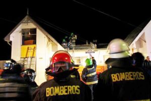 Incendió afectó vivienda de capitán de Bomberos de la Primera Compañía de Bomberos