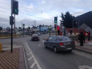 Entraron en operación los nuevos semáforos de calle Zenteno esquina General Salvo