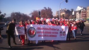 Matronas llegan hasta La Moneda reclamando por dictamen de Contraloría