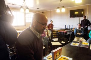 Mujeres evangélicas debatieron con Movilh en lanzamiento de libro de familia homoparental