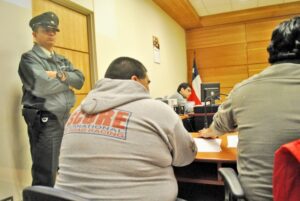 Imputado despertó a golpes a su pareja para obligarla a beber alcohol