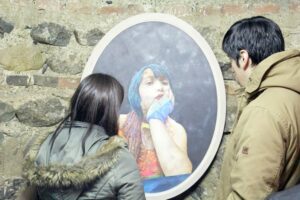 “Siluetas Pictóricas Mixtas: Un viaje por la identidad”