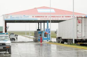 Aduaneros aseguran que no dejarán sin alimentos ni medicamento