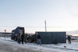 Milagrosa salvada de chofer que volcó carga de camión