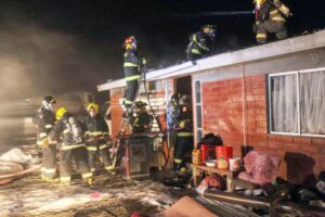 Incendio afectó a casa de  parcela en Manuel Aguilar