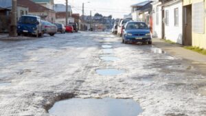 Vecinos reclaman por olvido de autoridades ante problemática de calle en el Barrio Sur