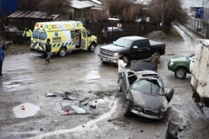 Salvada providencial de dos personas que viajaban en vehículo deportivo que volcó