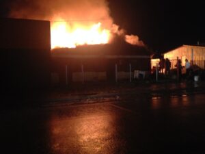 Incendio dejó al descubierto precarias condiciones de vida de damnificados