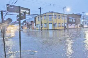 Intenso temporal de viento y lluvia dejó a más de mil casas sin luz en Punta Arenas