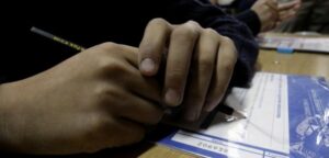 Simce de escritura a sextos básicos revela deficiencias en vocabulario y puntuación
