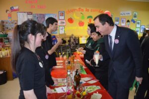 Durante feria de salud se enfatizó la importancia del autocuidado y de estilos de vida saludables
