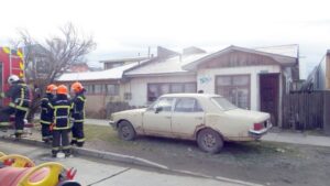 Vela en dormitorio desató principio de incendio en vivienda