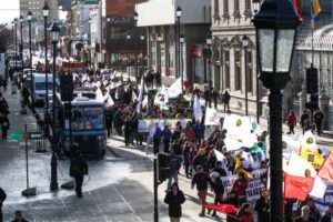 Más de 1.200 trabajadores reunió marcha del sector público en Punta Arenas