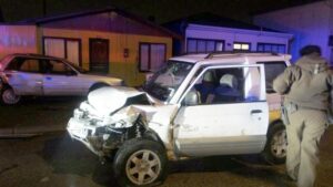 Con riesgo vital conductor que impactó contra tres vehículos