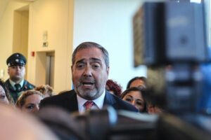 Doce días durará juicio contra senador desaforado Carlos Bianchi