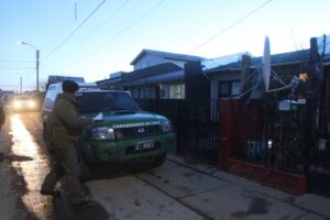 Investigan muerte de hombre en patio de vivienda
