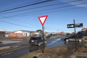Ante constantes accidentes municipio determinó instalar nuevas señales de tránsito
