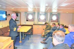 Intendente realizó  visita al buque OPV  “Marinero Fuentealba”