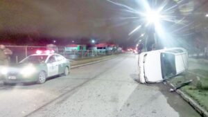 Mandó el auto al desabollador y lo encontraron volcado