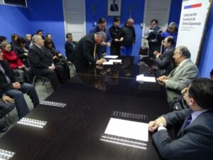 Más de dos mil estudiantes de Natales son beneficiados con equipos deportivos