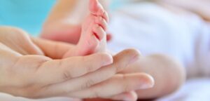 Niña de 11 años que dio a luz se recupera en Paraguay y espera alta médica