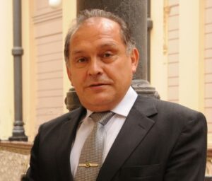 Abogado que se inició como juez en Punta Arenas ahora llegó a la Corte Suprema