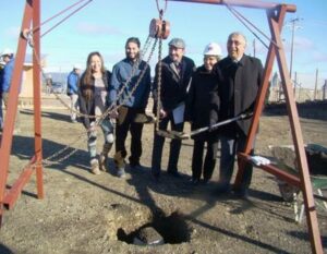 Minvu y familias de Natales pusieron primera piedra del condominio “Glaciar Grey”