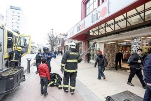 Falla eléctrica en céntrica  tienda movilizó a Bomberos