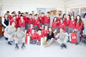 Niños de Villa Tehuelches festejaron junto a la IVª Brigada Aérea