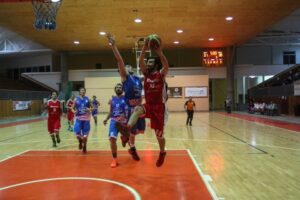 Por un suspiro Inacap le ganó a Sokol y quedó como lider exclusivo del certamen