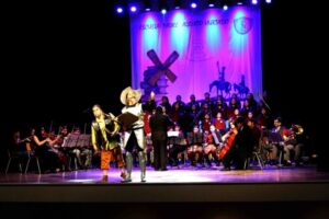 Con el Quijote de la Mancha en escena la escuela Padre Alberto Hurtado celebró su aniversario en el Teatro Municipal