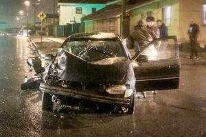 Conductora ebria estrelló su vehículo y dejó un lesionado