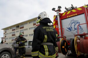 Bomberos concurre a emergencia en avenida Bulnes con calle Manantiales