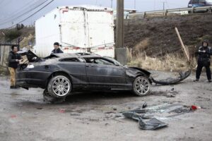 Los dos ocupantes de un BMW que volcó en la Ruta 9 Norte resultaron lesionados