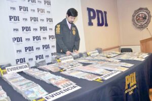 PDI incautó más de 1.700 discos piratas