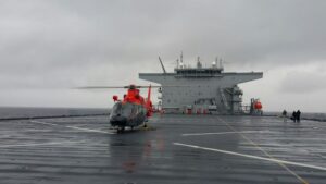 Armada de Estados Unidos destacó apoyo de Tercera Zona Naval a paso por el estrecho de enorme buque