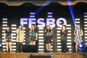 Fesbo 2015 “Cantando y  bailando  con los jóvenes y para los jóvenes”