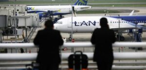 Controladores aéreos confirman huelga del martes: no habrán despegues nacionales ni internacionales