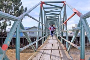 Habilitaron pasarela de Julia Garay Guerra dañada hace tres años tras desborde de Río de Las Minas