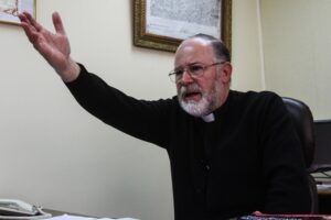 Obispo Bernardo Bastres fustigó a ENAP por acuerdo confidencial con Methanex