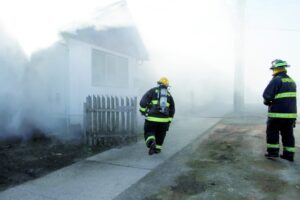 Incendio afectó cocina y entretecho de vivienda en Pobl. Carlos Ibáñez