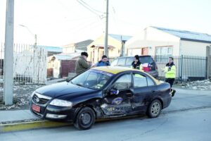 Cinco heridos tras colisión entre taxi y colectivo