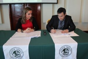 Santo Tomás y ASECH Magallanes firman convenio