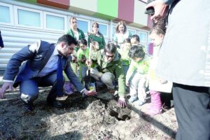 Firma de protocolo pone  en marcha futura arborización  del Hospital Clínico
