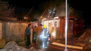 Ex árbitro de boxeo perdió la vida al incendiarse la mediagua donde vivía en Playa Norte