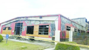 Investigan participación de bomberos ebrios en incendio de gimnasio de Porvenir
