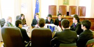 Poder Judicial orienta a jóvenes